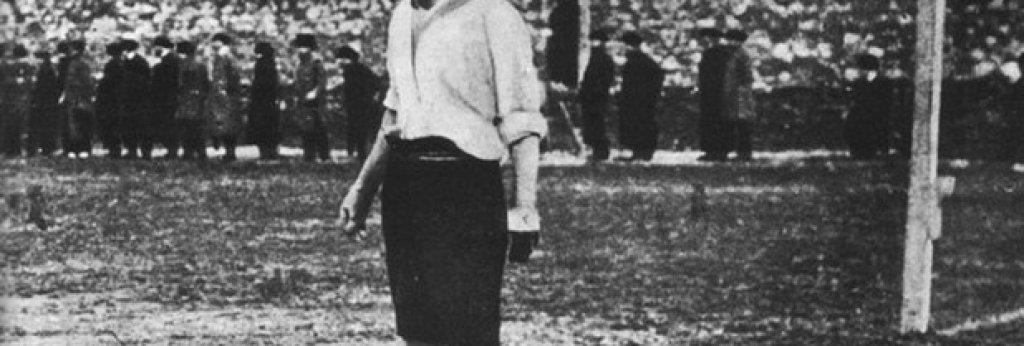 Джеймс Ричардсън Спенсли
Спенсли е бил лекар, футболист, треньор и търсач на таланти от Лондон, който през 1896 година пристига в Генуа. Там той се включва в местния британски клуб за крикет и лека атлетика и основава секция за футбол. Така се ражда първият футболен клуб в Италия. Със Спенсли начело Дженоа печели шест титли на Италия.