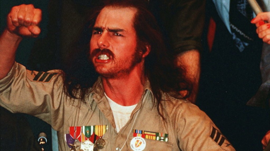 Том Круз в \"Роден на четвърти юли\", 1989, филм по най-продаваната автобиография със същото име, на ветерана от войната във Виетнам Рон Ковик