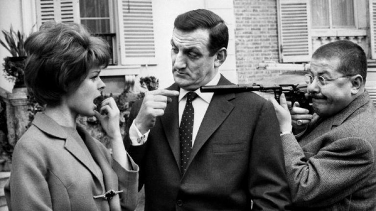 2. Стрелящи чичовци, Les tontons flingueurs (1963) 
Филмът е създаден по иначе мрачния роман на Албер Симонен „Grisbi or not Grisbi“ (grisbi – жаргон за „пари“), като Мишел Одиар прилага златното си правило - когато адаптира книга за филмов сценарий, той преобразува сюжета. Одиар е запазил същността на романа и го е превърнал в страхотна комедия.  
„Мексиканецът“ - гангстер, който управлява няколко „бизнеса“ - изживява последните дни на живота си и моли своя приятел, някогашен измамник Фернан Ноден (Лино Вентура) да поеме надзор над бизнеса му, но най-вече – да пази дъщеря му Патрисия. От само себе си се подразбира, че това няма да се случи лесно. Кастингът на този филм е просто изключителен: Франсис Бланш, Лино Вентура, Робер Далбан, Клод Риш, Бернар Блие...
Филмът има доста странна съдба. Когато излиза през 1962/1963 г., е посрещнат твърде резервирано от френската критика (особено в Париж), която намира сценария му за вулгарен – най-вече, заради диалозите, написани от най-добрия френски сценарист (наред с Жак Превер и Анри Женсон) – Мишел Одиар, бащата на Жак Одиар. Френските интелектуалци смятат хумора му за мухлясал, прекалено провинциален, прекалено карикатурен, а режисурата е определена като старомодна. Франция е потънала в „Новата вълна“, две години по-рано е излязъл „До последен дъх“ на Годар, който прави революция в киното, с обещаващия млад актьор Жан-Пол Белмондо и американската актриса Джийн Сибърг, съпруга на Ромен Гари. 
Смятат „Стрелящи чичовци“ за вулгарен, защото е заснет от Жорж Лотнер (авторът на „Професионалистът“), който се смята за „млад-стар“ режисьор. Но след смъртта на Мишел Одиар през 1985 г. телевизиите започнаха да излъчват отново филмите му и точно тогава едно ново поколение (моето) преоткри чара и гения на диалозите, написани така, че да паснат на изключителни актьори. С течение на времето този филм стана култов и няма уважаващ себе си киноман, който да не го е гледал. 
Известни реплики от филма: 
Раул Волфони: Еха, видя ли какво стана? Съвсем спокойно си пееше и изведнъж бам! Счупен нос! Този е напълно луд. Но аз ги лекувам лудите. Такава „рецепта“ ще му изпиша, че... Ще му покажа аз на него кой е Раул. Из цял Париж ще го събират, парченце по парченце, като пъзел. На мен, когато ми писне, спирам да поправям: взривявам, изпарявам, издухвам.