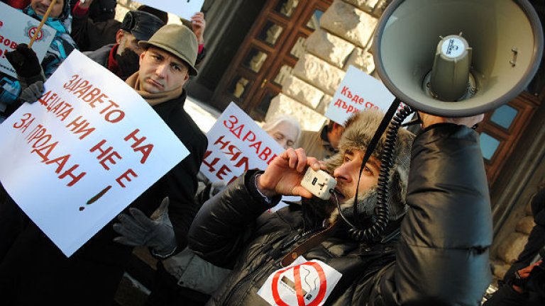 Демонстрантите заявиха, че и сами ще наблюдават дали забраната ще се спазва по време на коледните празници