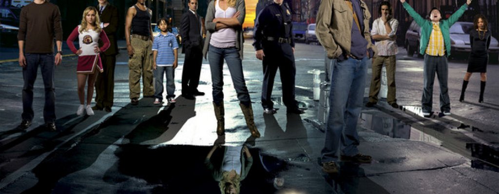 11. Heroes / Герои
„Герои" е перфектен пример за сериал, който поставя летвата толкова високо още в
първия си сезон, че е обречен да донесе разочарования за феновете си със своите
следващи сезони. Фабулата въртяща се около обикновените хора имащи супер сили бе
достатъчна да заплени милиони зрители, но създателите на шоуто не успяха да
изградят нищо смислено като сюжетна линия през втория сезон. Хаосът продължи и в
следващите два сезона и в крайна сметка „Герои" си остава в историята, като сериал,
който продължи по-дълго, отколкото бе разумно.