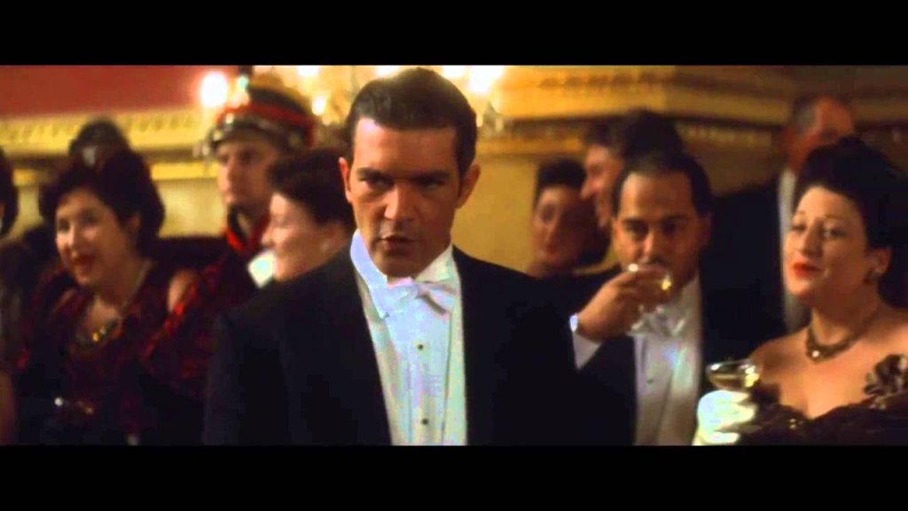 Evita (1996) 
В тази музикална драма Бандерас играе Ше и разказва любовната история на Евита и президента Хуан Перон. 