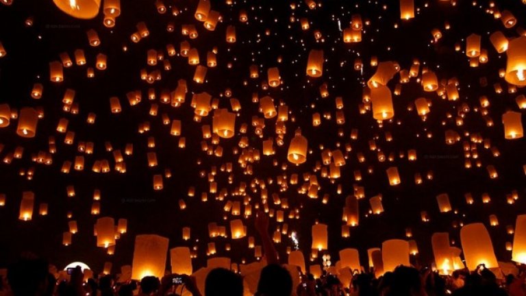 Фестивалa на летящите фенери 
(The Lantern Festival) се провежда в Китай от най-древни времена