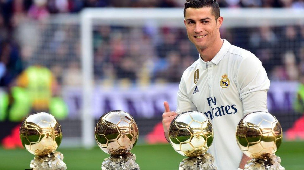 12 декември 2016 г. -
 Златна топка 2016
Изпревари Меси в гласуването, за да получи четвъртия си трофей за футболист №1 в света.