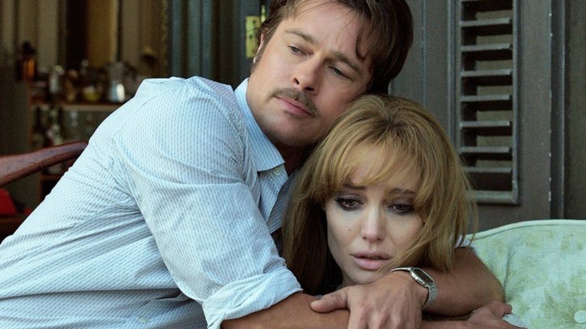 Филмът "By The Sea" от 2015 г., режисиран от Джоли, катализира разпада на брака на Анджелина и Брад Пит. В лентата двамата играят нещастна двойка на ръба на развода. По ирония на съдбата двамата се разделят няколко месеца след премиерата.