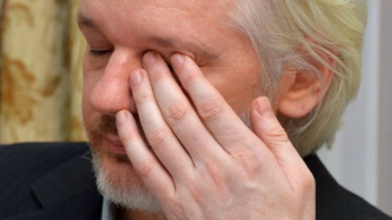 По-рано излезе информация, според която Асанж страдал от сърдечно заболяване, хронични белодробни проблеми, влошено зрение, високо кръвно налягане - всичко това в резултат на двете години, прекарани в посолството на Еквадор, застоя и липсата на слънчева светлина.