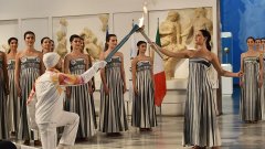 Олимпийският огън пое по пътя към Италия