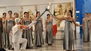 Олимпийският огън пое по пътя към Италия