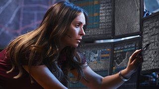 9-1-1: Jennifer Love Hewitt. CR: Mathieu Young/ FOX. © 2018 FOX Broadcasting.
