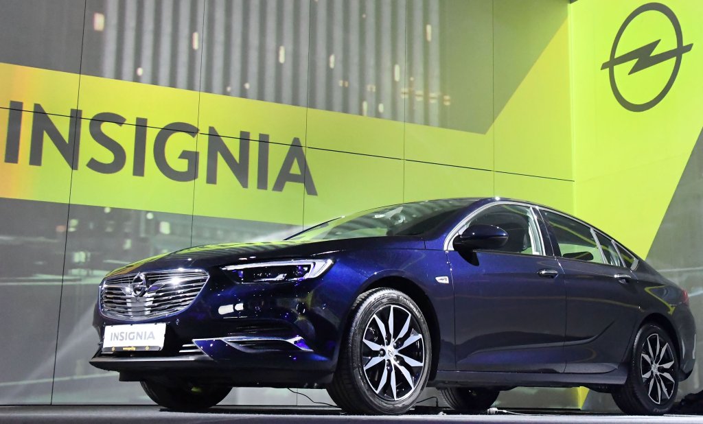 Линията на бизнес флагмана на Opel е малко по-злобна и определено ни допада