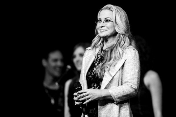 Anastacia носи пролетта в София