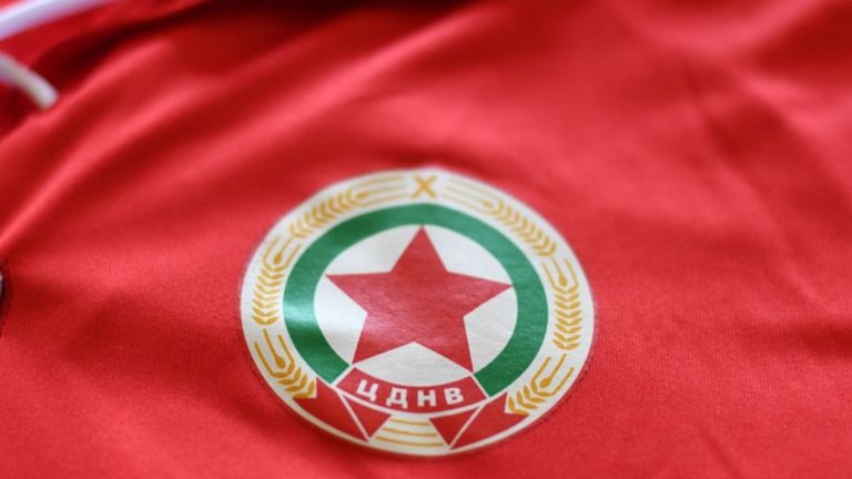 Емблемата с "ЦДНВ" беше избрана от феновете в анкетата на официалния сайт на ЦСКА измежду всички 10, които са използвани от тима в 70-годишната история на клуба.