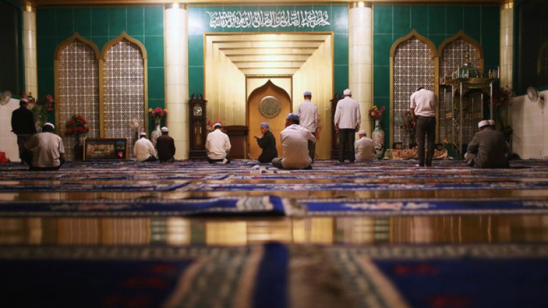 Тревогата от станалото в Париж идва не от това, че е застрашена свободата на пресата, а светската държава