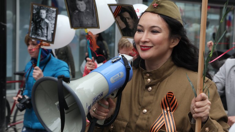 Колкото по-шумни и цветисти са, толкова по-лесно привличат публика