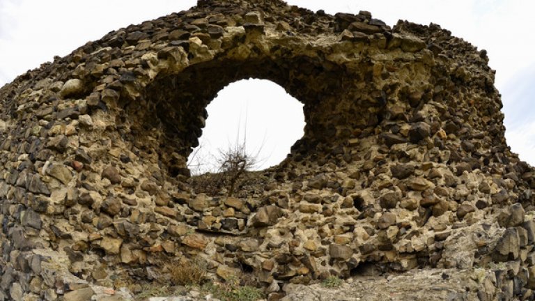 По план и по размери крепостта е типичен феодален замък от Средновековието. Според историците е служила за резиденция на владетеля на областта Ахрида.