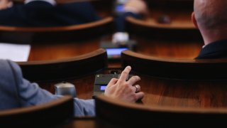 Решението бе прието с мнозинство от 148 гласа "за", 46 "против" и 1 въздържал се