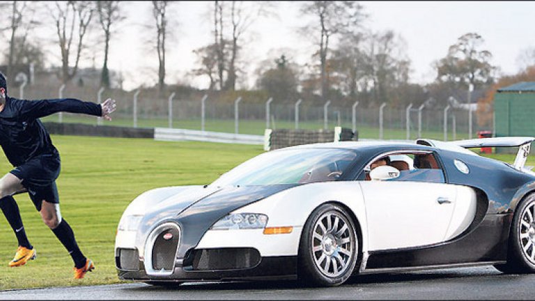 През 2008-а Роналдо се надбягваше с Bugatti Veyron.