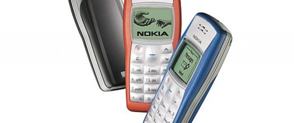 1. Nokia 1100
Макар да не е толкова известен колкото 3310, моделът Nokia 1100 влиза в историята като най-продаваният телефон на всички времена с над 250 милиона клиента. Когато през 2005 г. Nokia отчете своята продажба No. 1 000 000 000, предпочетеният модел се оказа именно 1100. За съжаление, телефонът отдавна вече не се произвежда.