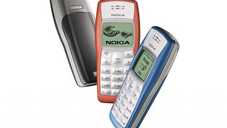 1. Nokia 1100
Макар да не е толкова известен колкото 3310, моделът Nokia 1100 влиза в историята като най-продаваният телефон на всички времена с над 250 милиона клиента. Когато през 2005 г. Nokia отчете своята продажба No. 1 000 000 000, предпочетеният модел се оказа именно 1100. За съжаление, телефонът отдавна вече не се произвежда.