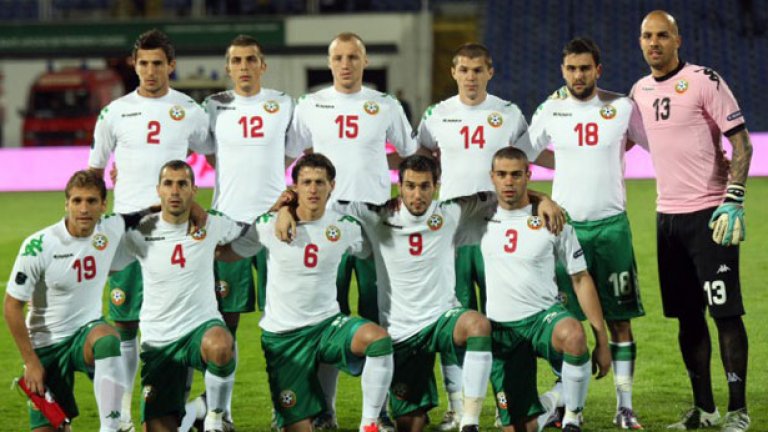 Смешници, тарикати, боклуци, циркаджии, некъдърници... и т.н. Така в момента наричат националия отбор по футбол на България