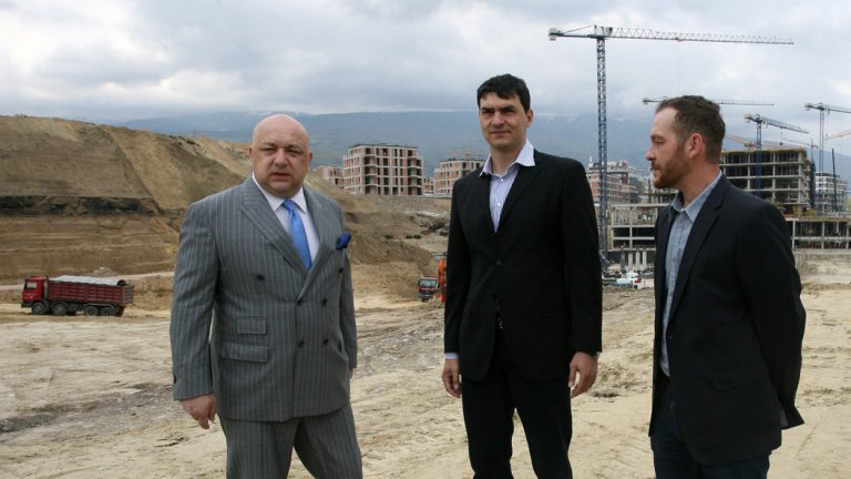 Министър Красен Кралев и волейболната легенда Владо Николов дават начало на строителството на новата зала

