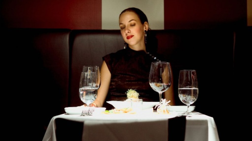 120405085733-solo-diner-story-top