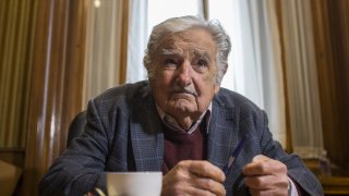 Скромният президент "Пепе", който лежа в затвора и легализира канабиса