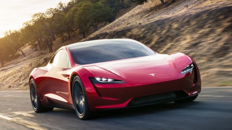Tesla Roadster 
През 2017 г. Илон Мъск обяви създаването на ново поколение Tesla Roadster, а първите бройки от серията трябва да са на пазара през 2020 г. Roadster се очертава да бъде най-скъпият електромобил на марката с цена от около 200 хил. долара. 
Срещу тази сума обаче получавате впечатляващо представяне на пътя, за което редица автомобили с двигател с вътрешно горене могат само да си мечтаят. Tesla Roadster ускорява от 0 до 100 км/ час за по-малко от две секунди и може да вдигне до 400 км/ час. С едно зареждане ще може да измине малко под 1000 км. 
Дизайнът също не отстъпва и крачка назад. Колата е с подвижен стъклен покрив, който осигурява прекрасна панорамна гледка, дори и да не е спуснат назад.