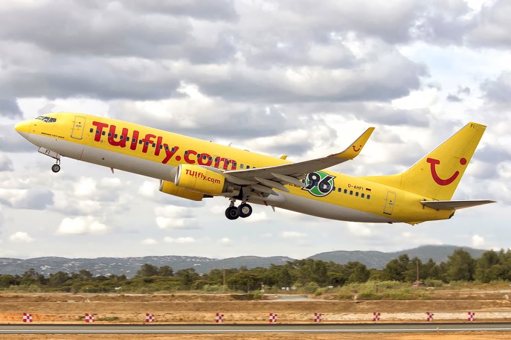 Boeing_737-8K5,_TUIfly_JP7624515