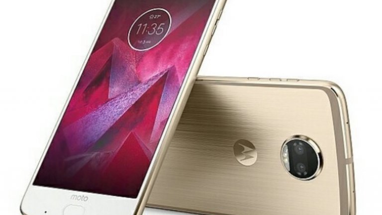 Motorola Z2 Play
Motorola продължава с усъвършенстването на това да прави бюджетни телефони дотолкова, че печели две места в този списък. От двата Motorola Z2 е малко по-модерен с тънкия си дизайн и съвместимостта с Moto Mods. Можете да използвате тези аксесоари, за да свържете устройството с JBL колонки, прожектор или Alexa – изкуственият интелект на Amazon. Смартфонът предлага прилично представяне, използва осемядрен процесор и Snapdragon 626 чипсет, има и 12 мегапикселова основна камера. Z2 Play има функцията Moto Display, която както при много други конкуренти позволява да видите известията си без да отключвате телефона. Устройството е "облечено" с водоустойчив материал. Z2 Play няма същия живот на батерията като оригиналния Z Play, но успява без проблем да изкара цял деня.Цена без абонаментен план: 889.00 лв