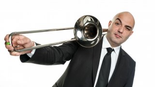 Музикантът разказва за проектите си в Брас Асоциация, свиренето по софийските улици и връзката с музиката на дядо му