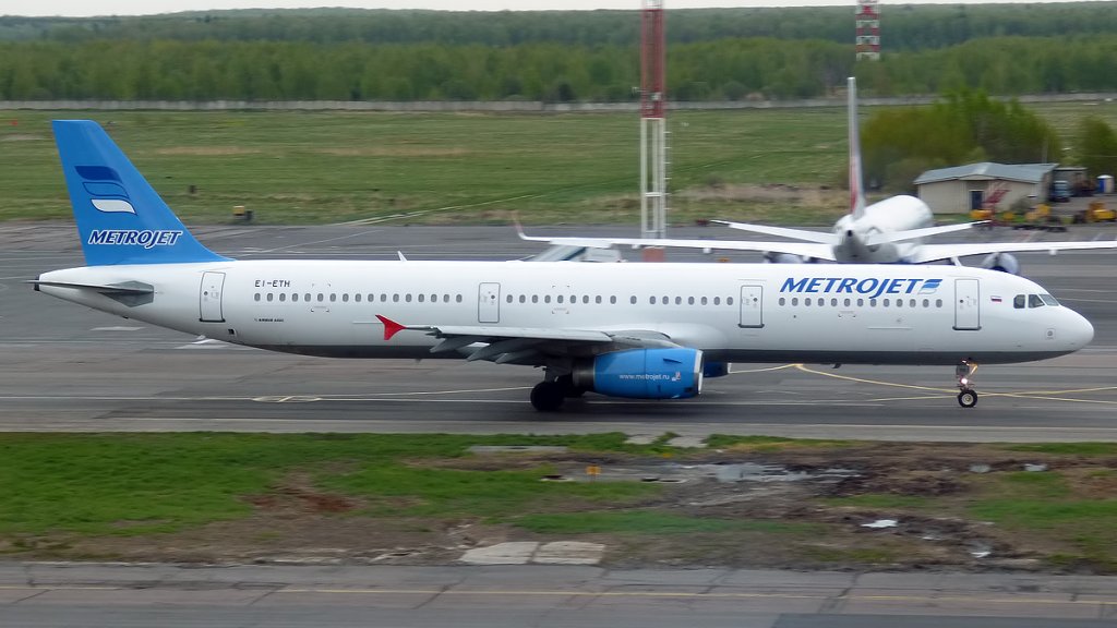 MetroJet,_EI-ETH,_Airbus_A321-231_(16455877532)