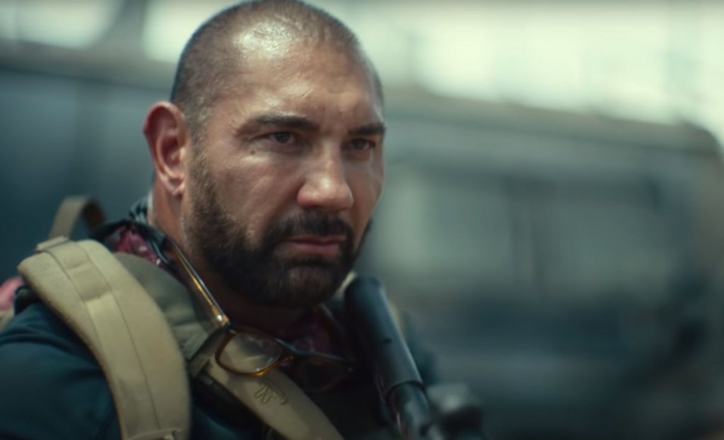 Army of the Dead
Кога: 21 май
Къде: Netflix
Режисьорът Зак Снайдър ("Мъж от стомана", "Лигата на справедливостта") предлага един по-екшън ориентиран поглед към зомби жанра. Скот Уард (Дейв Батиста) е пенсионирал се наемник, който получава изкушаващо предложение - заедно със свой екип да проникне в руините на контролирания от зомбита Лас Вегас и да измъкне огромно количество пари от трезор. Екипът успява да влезе в някогашния Град на греха, но ще успее ли да се измъкне от там - това ще разберем от този обирджийски екшън, гарниран с много зомбита и характерните за Снайдър сцени на забавен каданс.