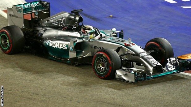 Хамилтън спечели в Сингапур седмата си победа във Формула 1 тази година