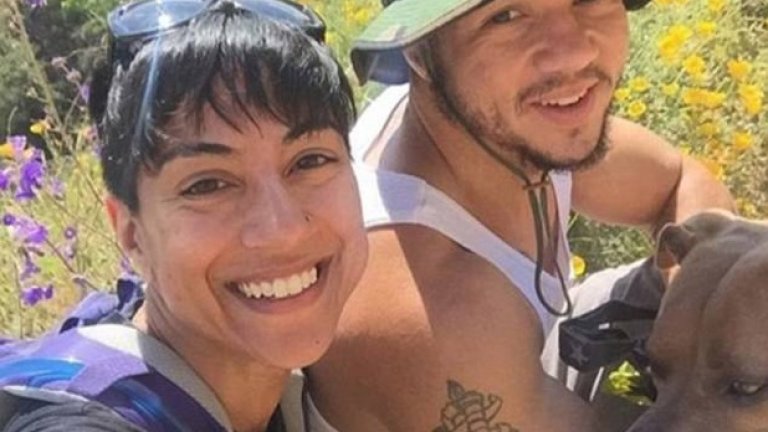 Днес Патрисио е щастлив с приятелката си Амита и кучето си Гингко