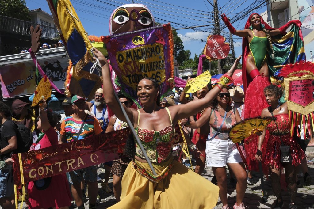 Близо шест милиона души ще се включат в шумните улични паради