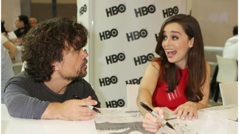 Тя и Питър Динклидж дават автографи на Comic Con в Сан Диего през 2013-та