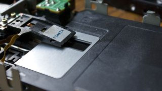 1280px-Lecteur_de_disquette_2