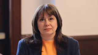 Така тя попада в така наречената "домова книга" за избор на служебен премиер
