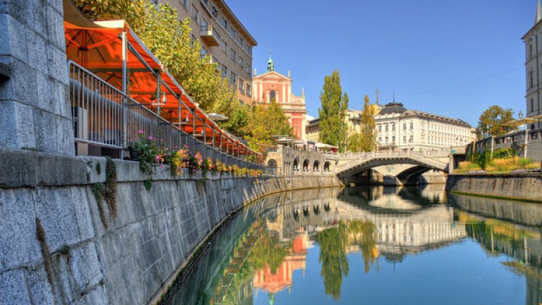 Самата Любляна също е очарователен град, според някои най-красивият в Европа. 

 С миниатюрни размери на фона на европейските мегаполиси, словенската столица е известна със спокойствието, тишината и многобройните статуи на дракони,  особено т.нар. Драконов мост.
