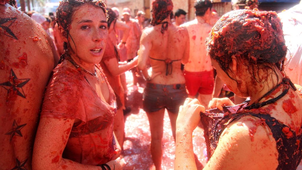 1280px-La_Tomatina_(25.08.2010)_-_Spain,_Buñol_21