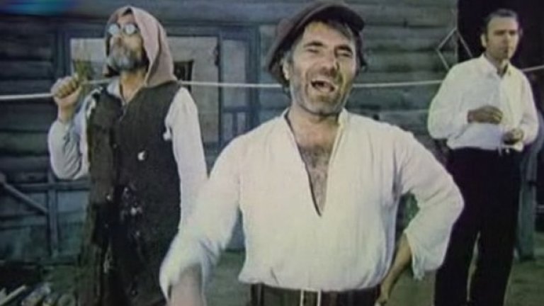 Последно лято (1974)
По едноименната новела на Йордан Радичков Христо Христов създава пъстър и красиво заснет филм, обрал няколко международни награди в Аталанта, Тулон и Лос Анджелис, както и златен медал за мъжка роля на Григор Вачков в Сан Ремо. 
Главният герой Иван Ефрейторов се е сраснал със земята и традицията. Там се корени и неговата сила, там е основата на неговия мироглед. Той иска да предаде тези ценности и на сина си Динко. Но животът - за добро или за лошо - се развива по свой начин.
Ефрейторов се оказва единственият останал в своето село заедно с баща си и сина си, а останалите жители са се изселили към града. Няма сила, която да накара Иван да напусне. Връзката на българина с родните корени е здрава, но и нищо не може да спре неумолимия ход на времето напред...
