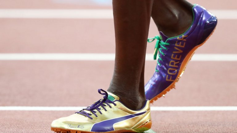 Светкавицата бягаше със специални шпайкове.