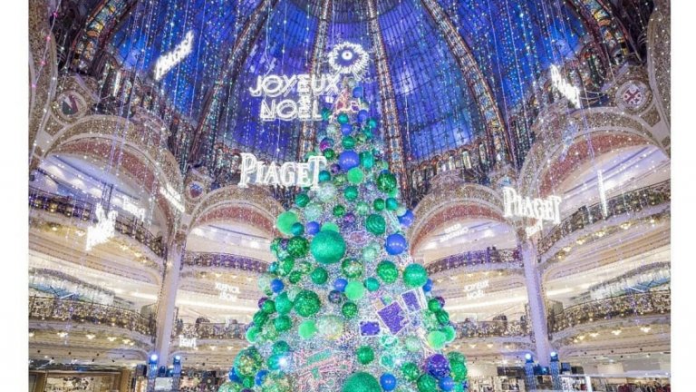 Коледната украса на Galeries Lafayette