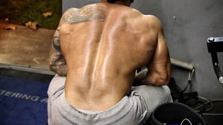 8. Фокусирайте се върху мускулите си
Учени във Великобритания смятат, че ако се фокусирате върху мускулите си, докато тренирате, подобрявате връзката мозък-мускул, което помага за изпращането на повече фибри и следователно по-бързия растеж на мускула.