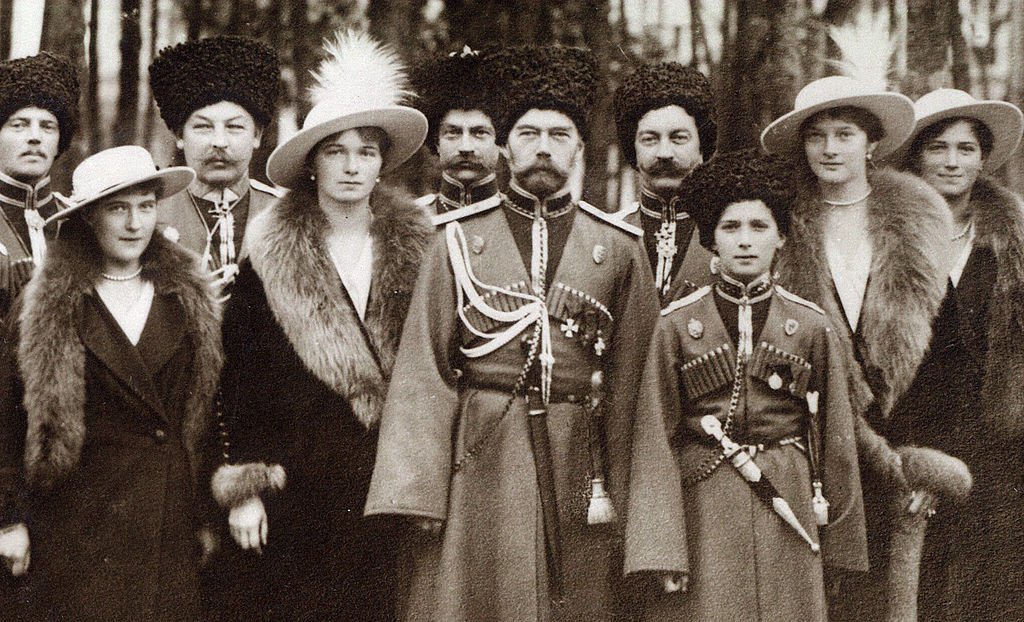 Nicholas_II_and_children_with_Cossacks_of_the_Guard,_cropped