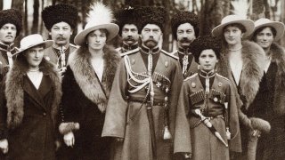 Nicholas_II_and_children_with_Cossacks_of_the_Guard,_cropped