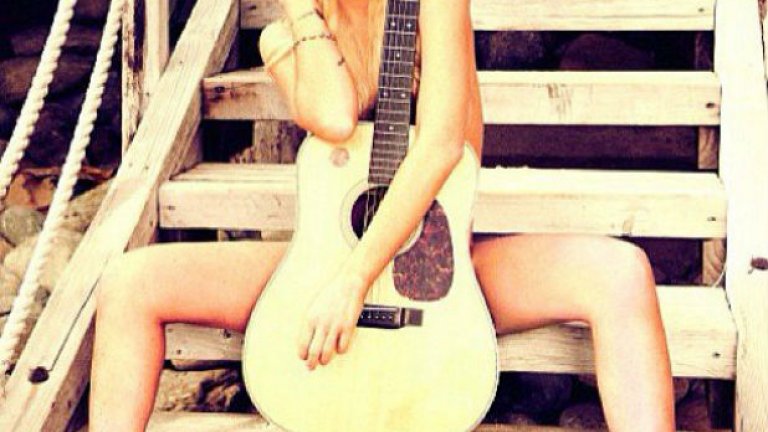 Линдзи Лоън мечтае да остане насаме с китарата