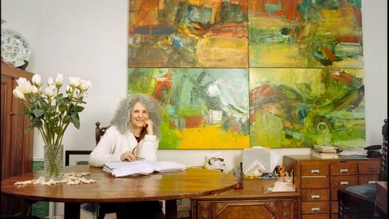 Прието е да се мисли, че с някого със счупен крак можеш да общуваш пълноценно, но не е така с другия, който е "луд".