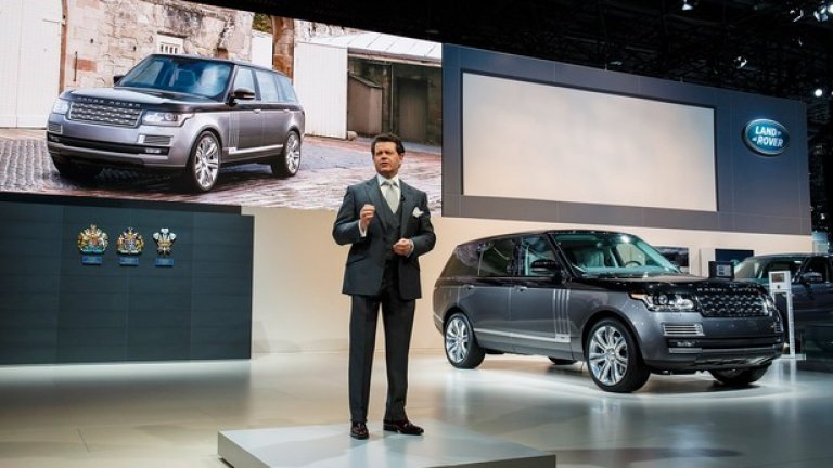 Луксът продава
През март американският пазар отбеляза ръст за 13-и пореден месец и се очаква годишните продажби да достигнат 17,1 милиона коли. Американците си купуват все по-скъпи нови коли – средната цена на продаден автомобил вече отскочи на 32 200 долара. Отличен момент за премиерата на луксозното предложение на Land Rover – SV Autobiography.